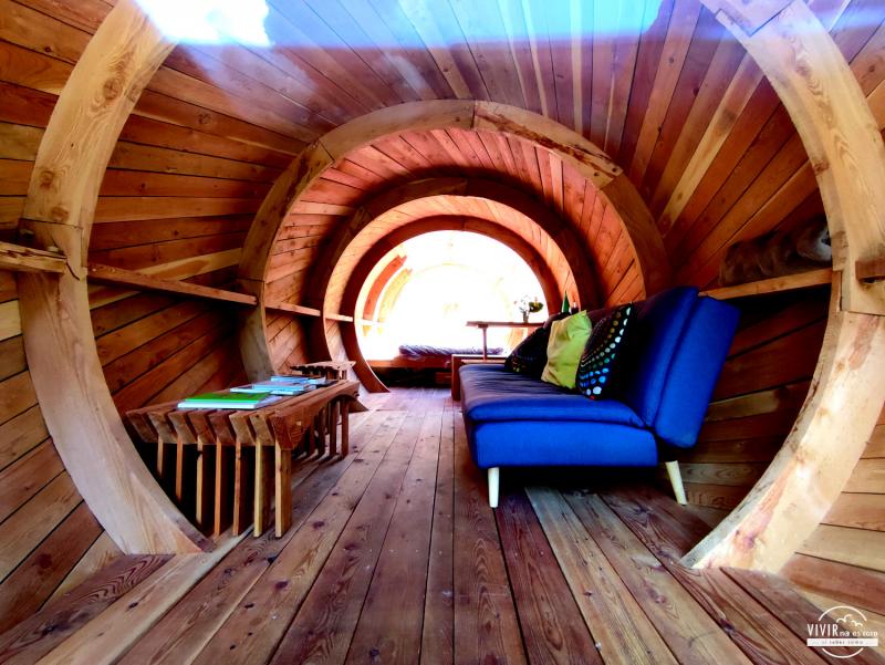 Cabaña del tronco en la Cascada de Razis (Crévoux, Francia)