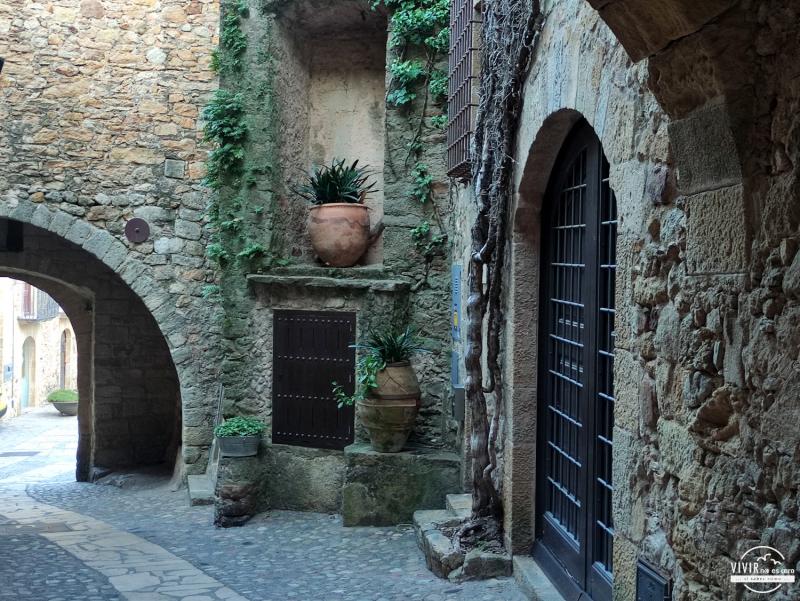 Arco de entrada al casco histórico de Pals (Gerona)