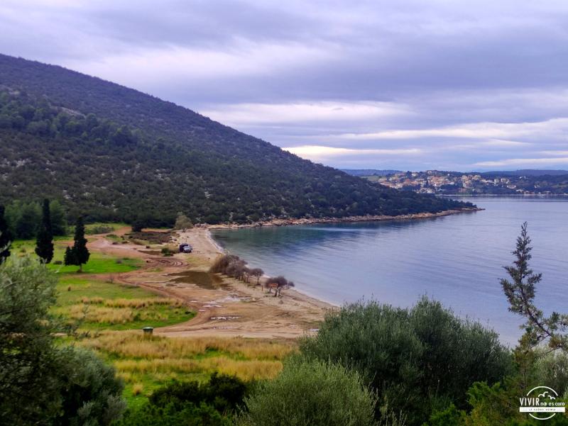 Camper en Lampagianna beach (Peloponeso, Grecia)