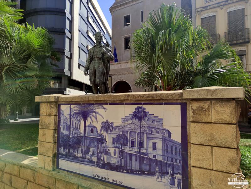 Azulejos La Panderola en la Plaza Paz de Castellón