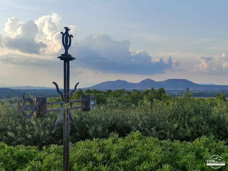 Mirador Josep Pla al Castillo de Montgrí en la Costa Brava de Gerona