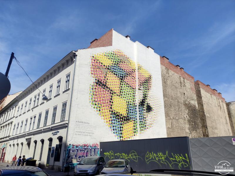 Mural pintado en Budapest Cubo de Rubik (Hungría)
