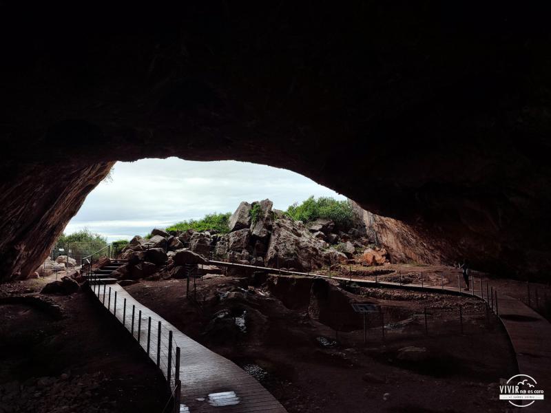 Cueva prehistórica Franchthi Cave (Peloponeso, Grecia)