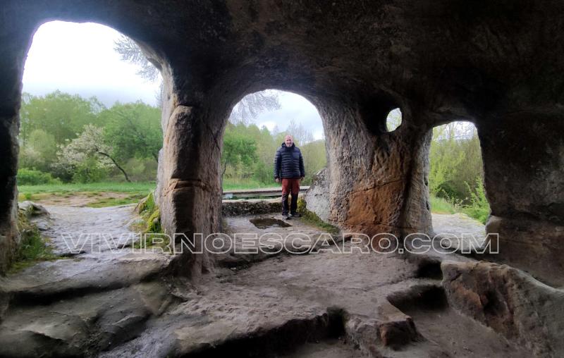 Eremitorio Rupestre de San Vicente en Cervera de Pisuerga (Palencia)