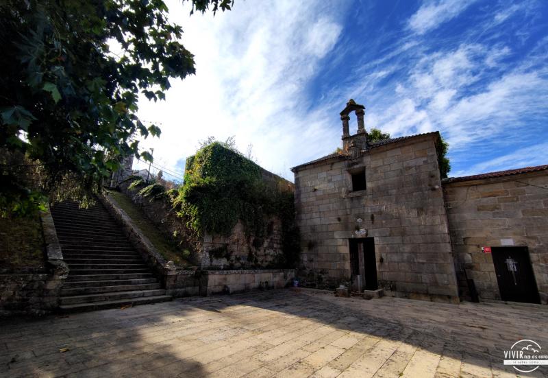 Ermita-cementerio en Muros