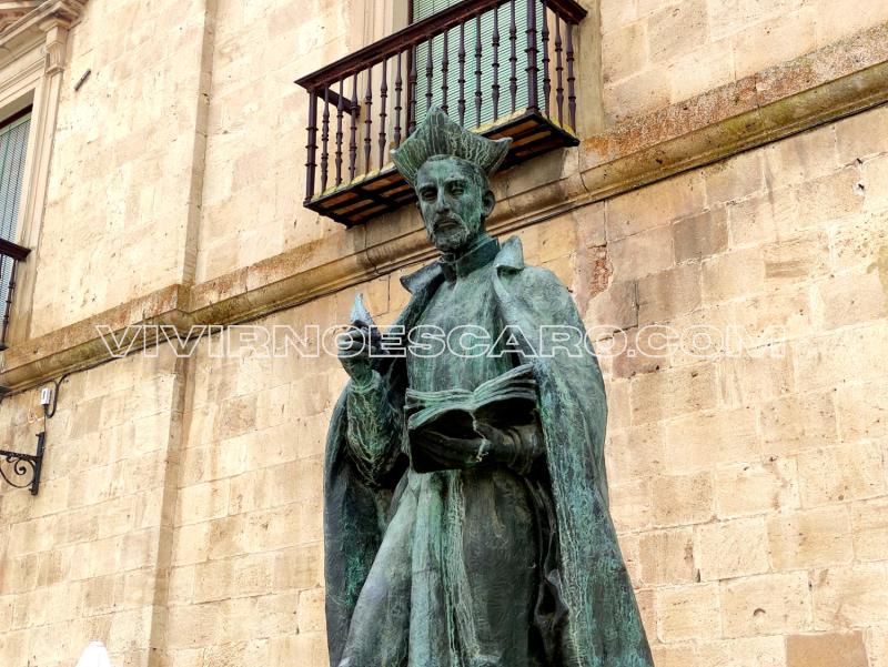 Estatua de Diego Laínez en Almazán