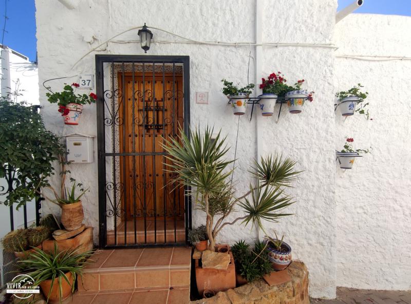 Fachada blanca con encanto en Mojácar (Almería)