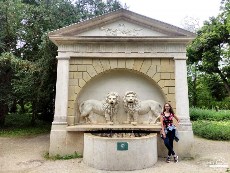 Fuente de los Leones en el Palacio de Festetics Keszthely (Hungría)