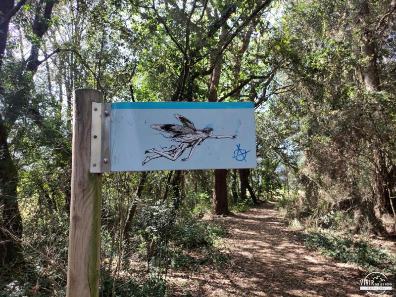 Hadas o mujeres de agua en el Paraje de les Estunes de Porqueres (Gerona)