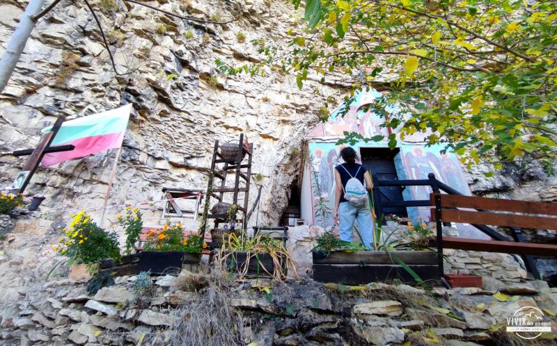 Iglesia rupestre rock church Santa Marina (Bulgaria)