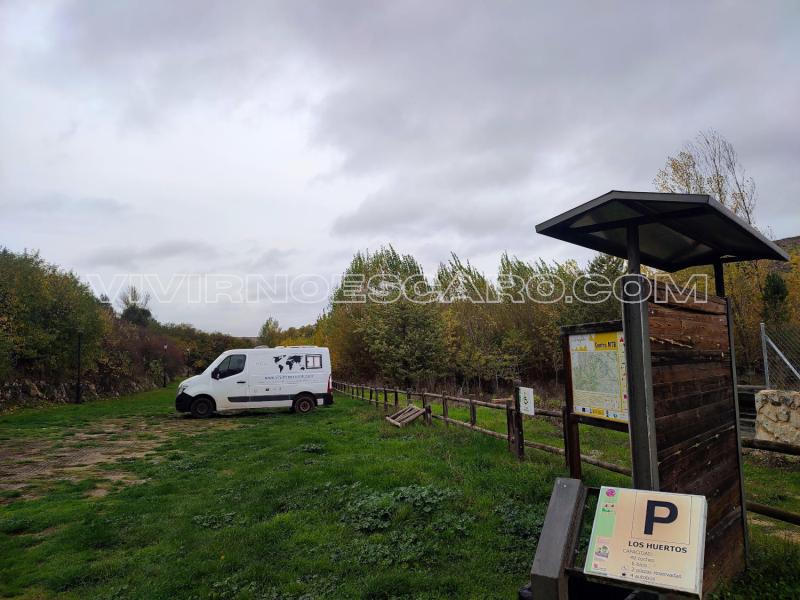 Furgoneta camper en Parking de Maderuelo (Segovia)