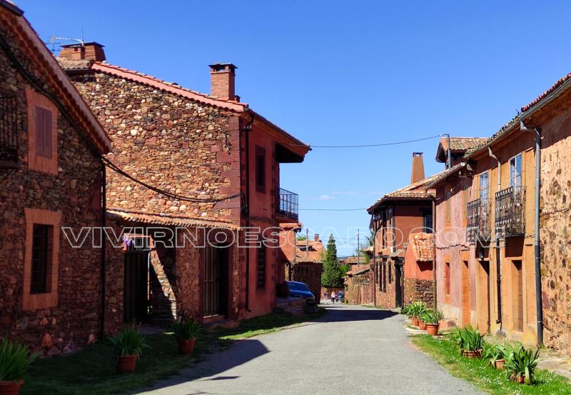 Madriguera: pueblo rojo de Segovia