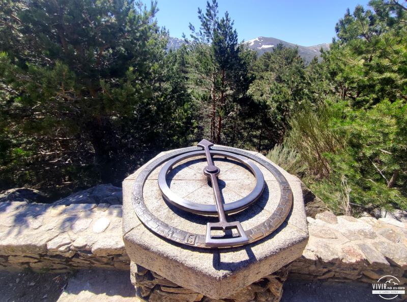 Brújula Mirador de la Gitana en la ruta a Peñalara (Madrid)