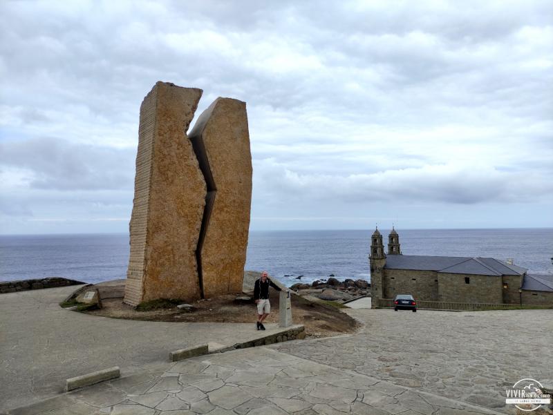 Monumento A Ferida por Prestige en Muxia