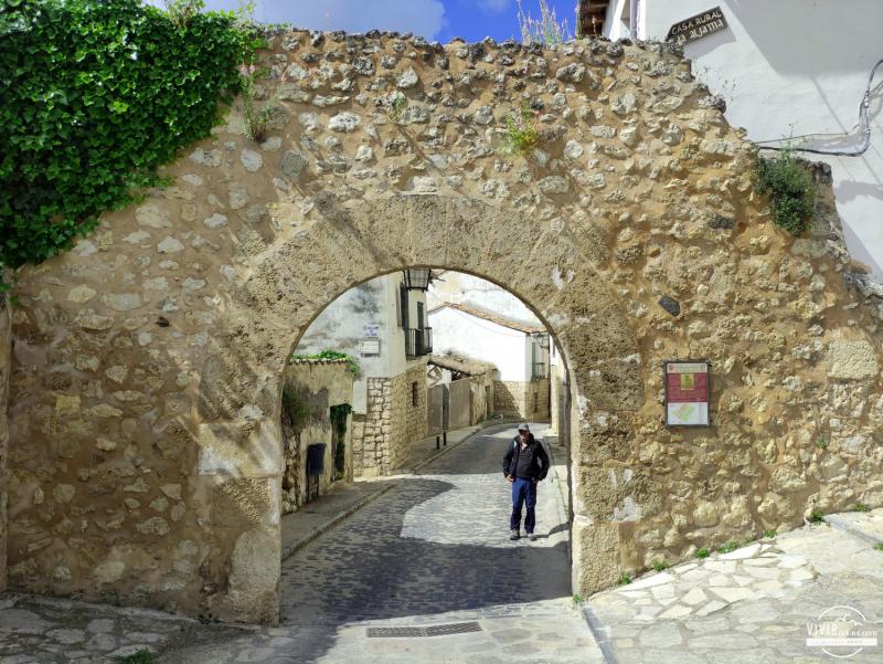 Muralla y Arco de San Francisco (Pastrana, Guadalajara)