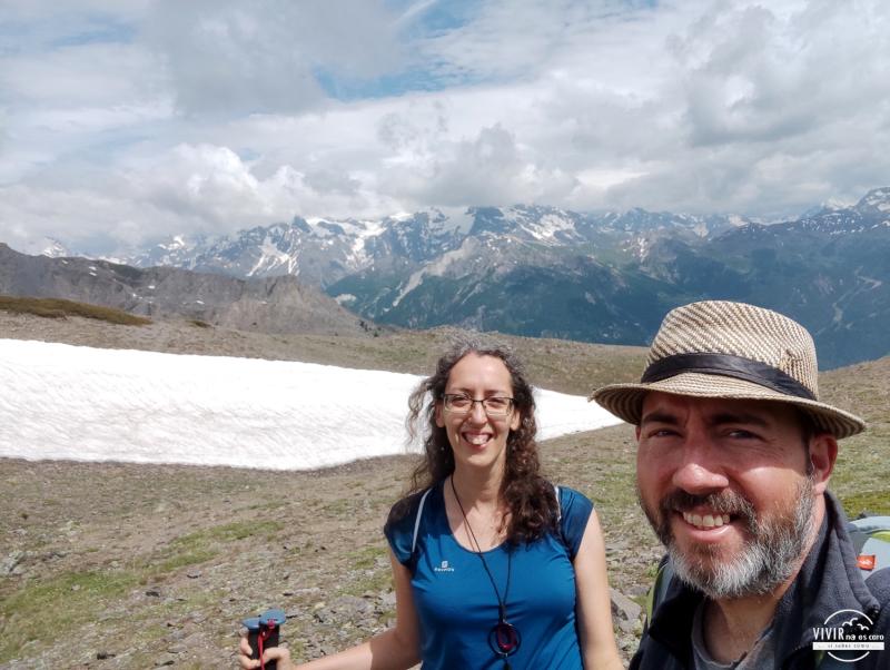 Nieve en la ruta al Lac de l'Oule en el Col du Granon (Alpes, Francia)