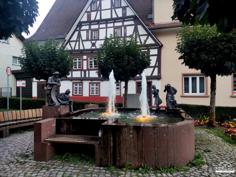 Fuente en Oppenau (Selva Negra, Alemania)