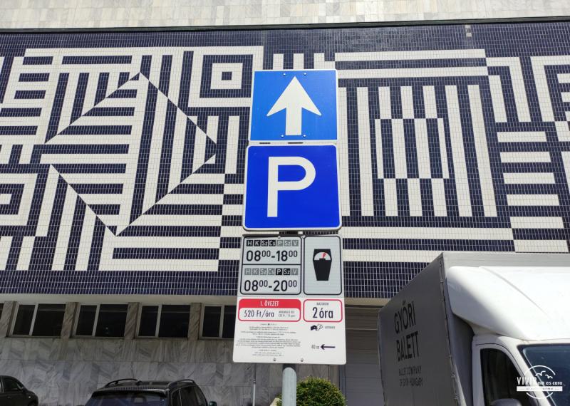 Parking del Teatro Nacional de Györ (Hungría)
