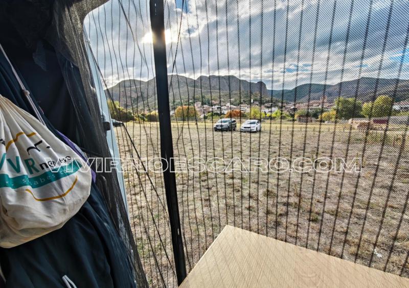 Furgoneta camper en el parking de Matute