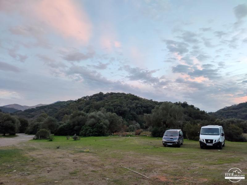 Parking pasarelas río Genal desde Benarrabás (Málaga)