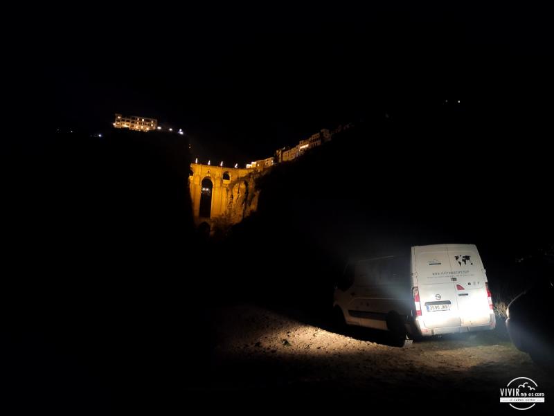 Pernocta en furgoneta camper bajo el Puente Nuevo de Ronda (Málaga)
