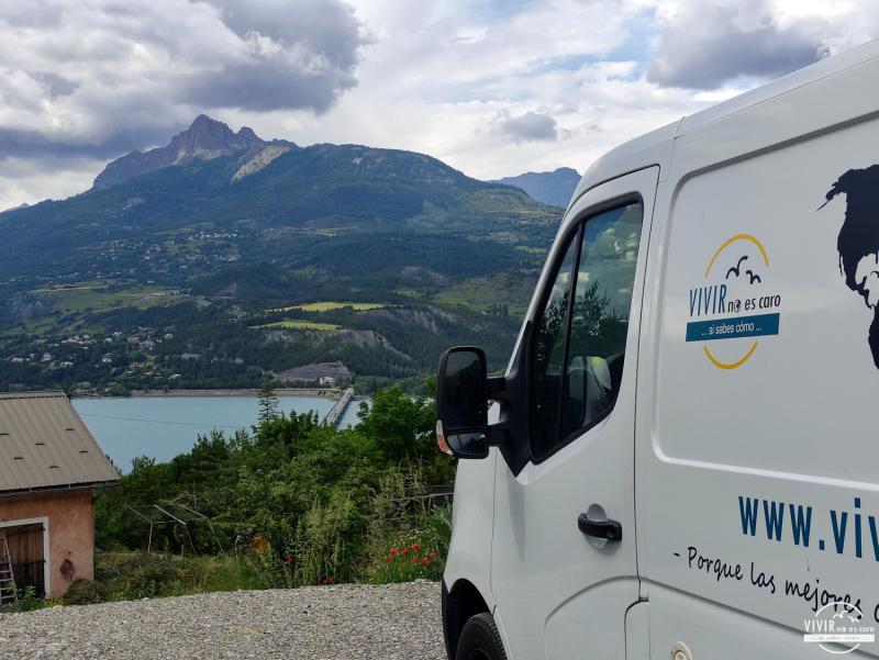 Pernocta libre en furgoneta camper en el Lago Serre-Ponçon (Francia)