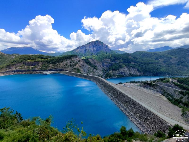 Presa del Lac Serre-Ponçon en Francia