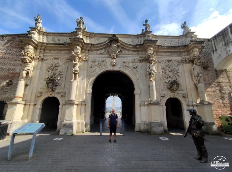 III Puerta fortaleza de Alba Iulia (Rumanía)