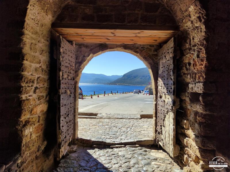 Puerta de entrada a Monemvasía (Grecia)