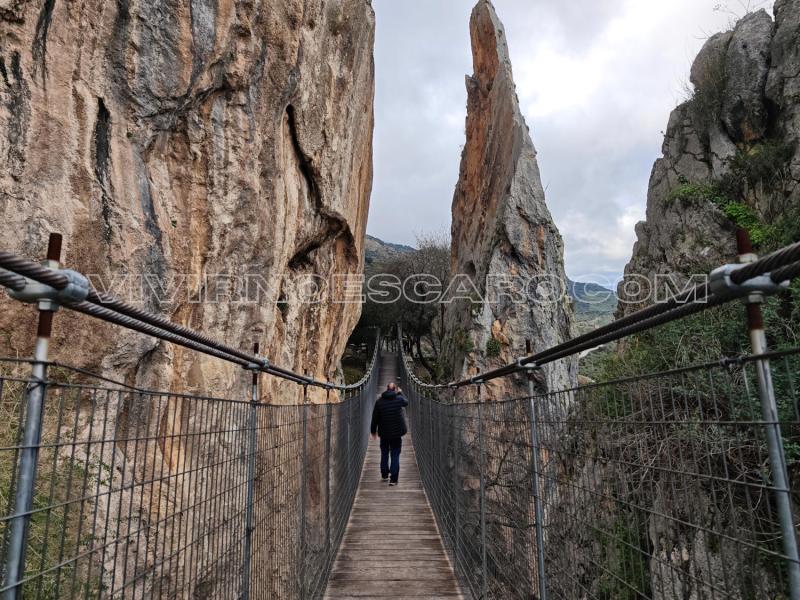Qué ver en Zuheros: puente colgante