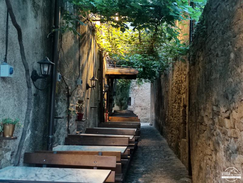 Terraza restaurante en Peratallada (Gerona)