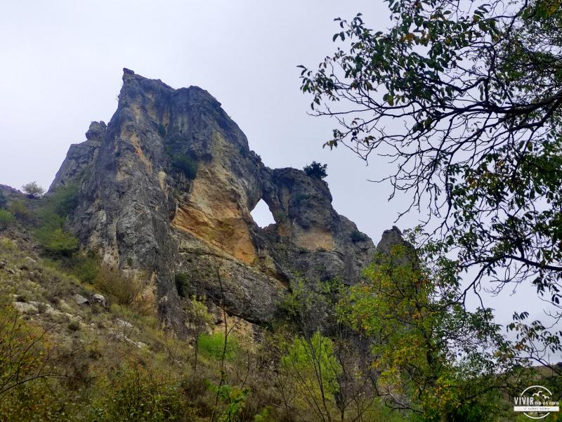 Roca Hoz de Pelegrina en el Barranco del Río Dulce