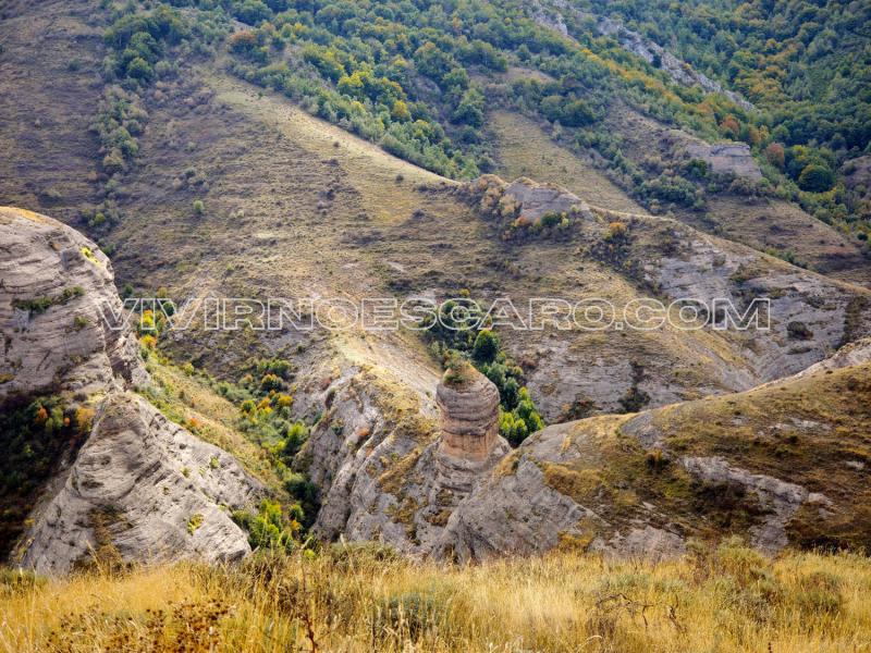 Rocas y bosques en la ruta de Peña Tobía