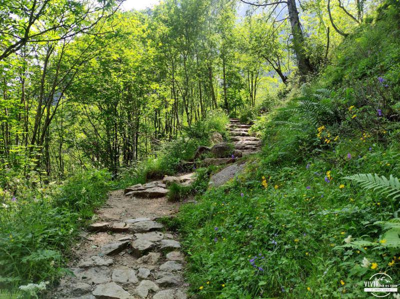 Ruta al Lac Lauvitel en el Parque Nacional des Ecrins (Francia)