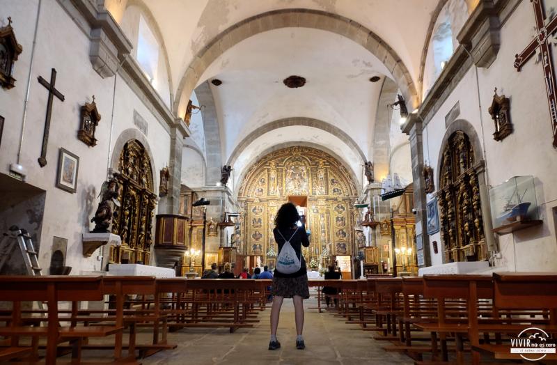 Interior del Santuario de la Virgen de A Barca (Muxía)