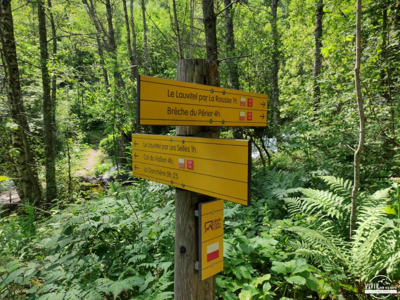 Señalización Ruta al Lago Lauvitel en el PN des Ecrins (Francia)