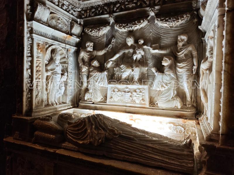 Sepulcro del Abad Fray Lope Marco en el Monasterio de Veruela