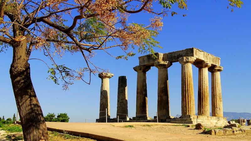 Templo de Apolo en el antiguo Corinto (Grecia)