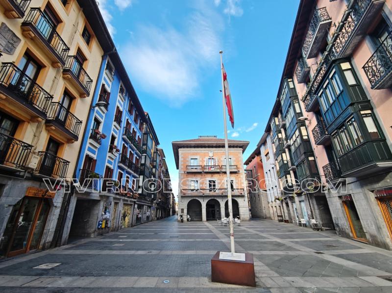 Tolosa: Plaza Zaharra al Ayuntamiento