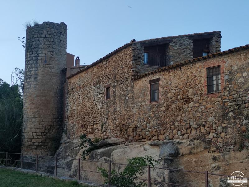 Torre redonda y foso de Peratallada (Bajo Anpurdán, Gerona)