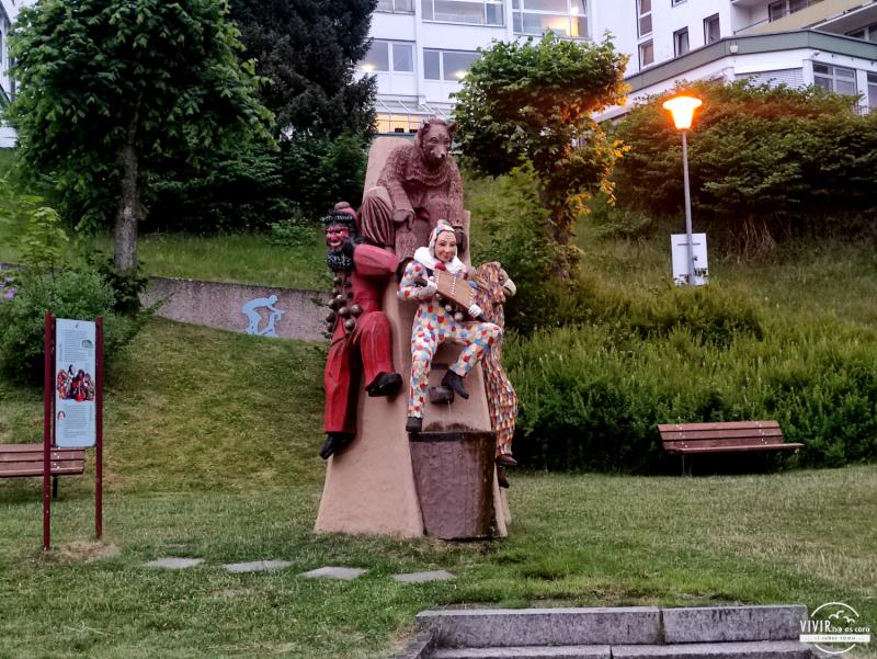 Escultura al Fasnet o Carnaval de la Selva Negra en Triberg