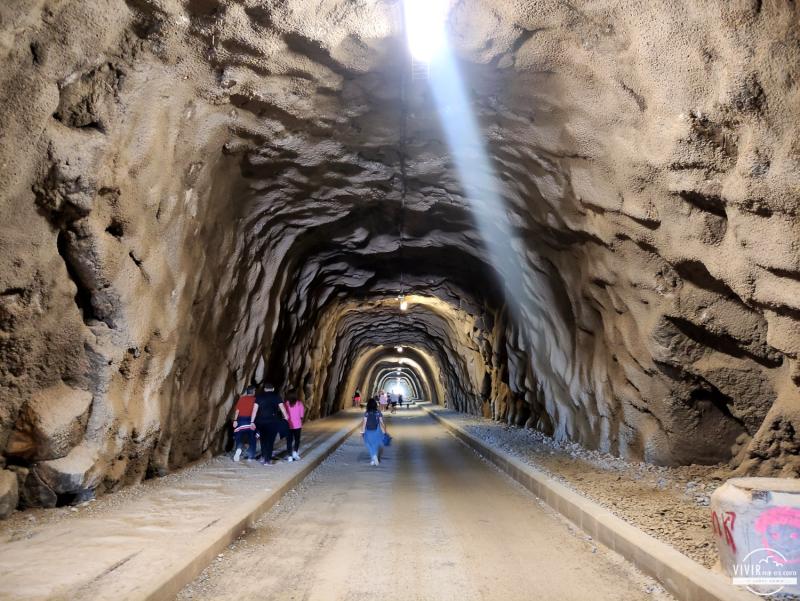 Túnel iluminado de la Vía Verde del Mar de Benicassim a Oropesa (Castellón)
