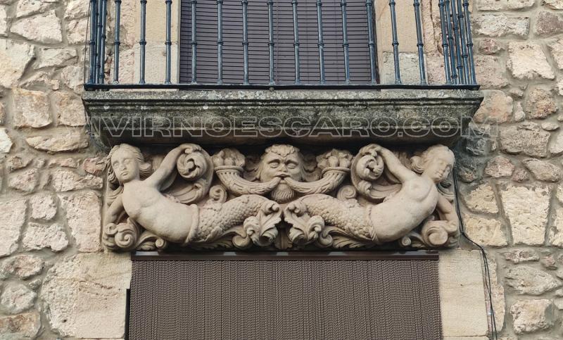 Vinuesa: ornamento en casona