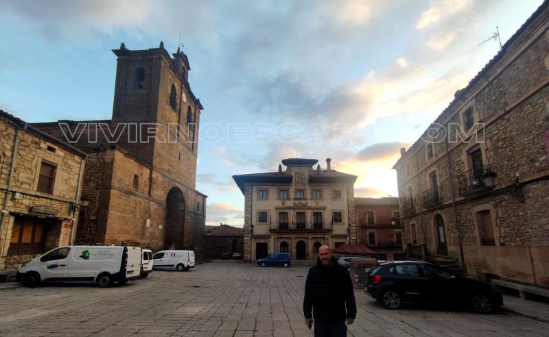 Vinuesa: iglesia y ayuntamiento