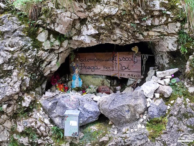Capilla Virgen Madonina en la Ruta a la Cascada del Arzino (Italia)