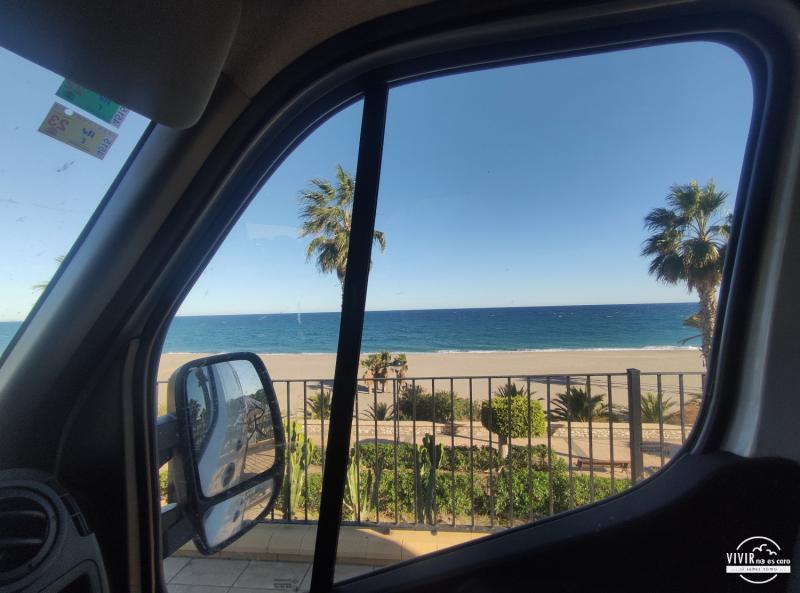 Playa de las Ventanicas desde nuestra furgoneta camper (Mojácar)