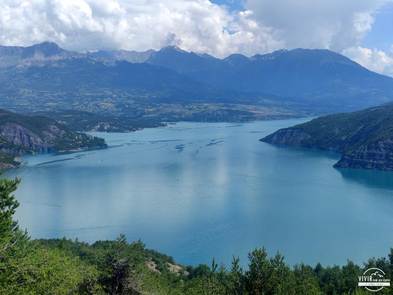 Vistas al Lago de Serre-Ponçon (Francia)