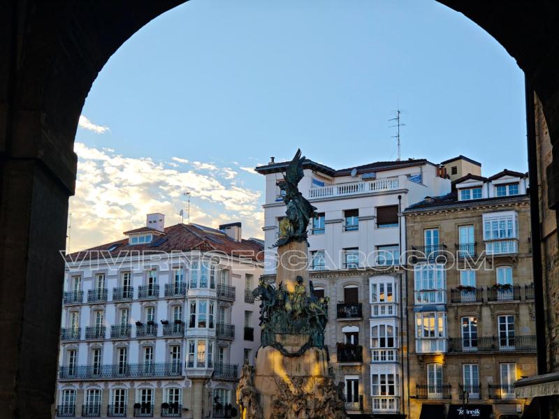 Victoria-Gasteiz: Plaza de la Virgen Blanca