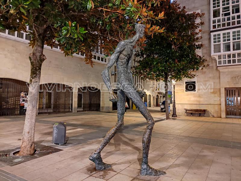 Vitoria-Gasteiz: estatua del Caminante