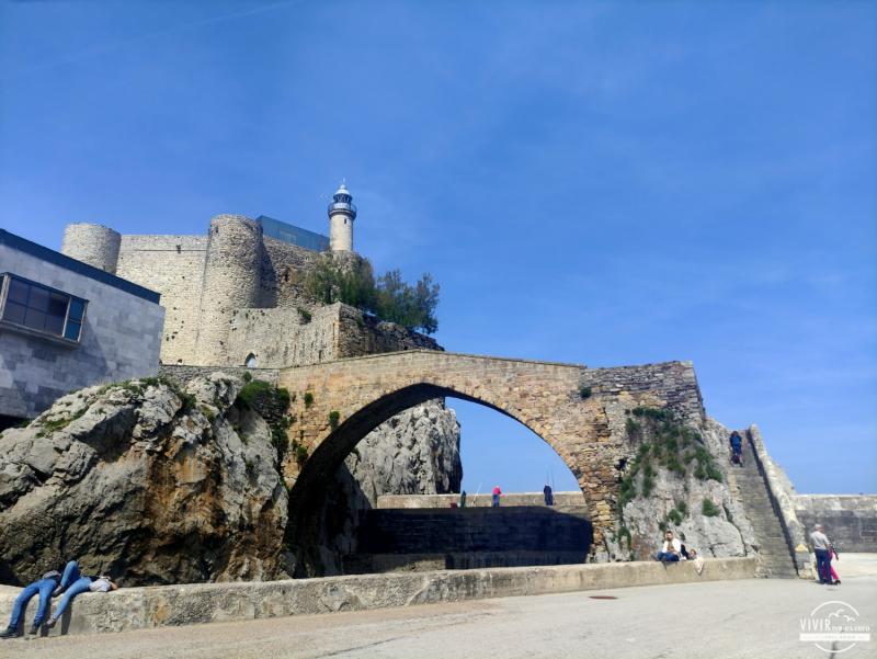 Arco puente de Castro Urdiales (Cantabria)